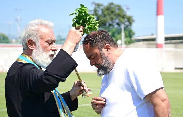 Ολυμπιακός:-Παρουσία-Μαρινάκη-ο-αγιασμός-για-τη-νέα-σεζόν