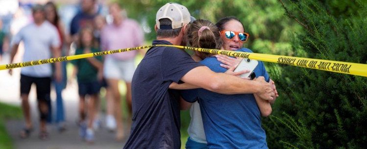 ΗΠΑ:-Επίθεση-ενόπλου-σε-εκκλησία-στη-Μινεάπολη-–-Δύο-παιδιά-νεκρά-και-17-τραυματίες