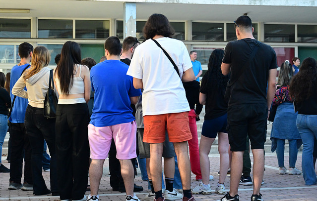 Προβληματίζει-η-υπερβαθμολόγηση-των-μαθητών-–-Ένας-στους-τέσσερις-αριστεύει