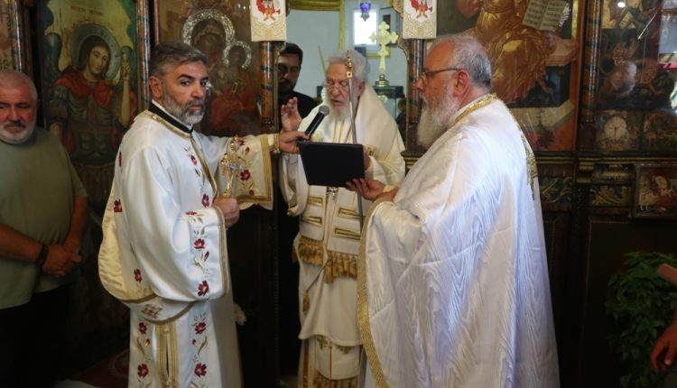 Πλημμυρίδα-πιστών-τίμησε-την-ιερά-μνήμη-του-Αγίου-Φανουρίου-στη-Χώρα-της-Μυκόνου