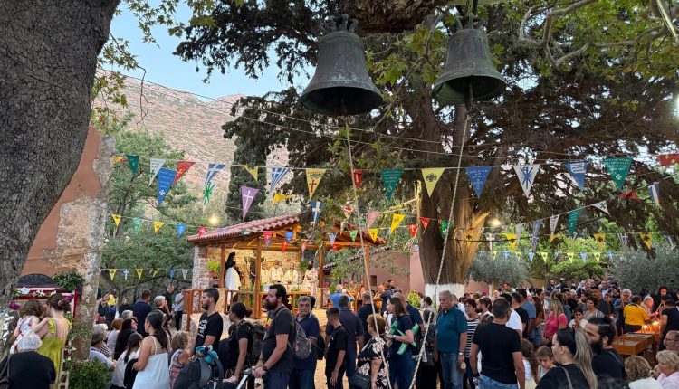 Χιλιάδες-πιστοί-στο-προσκύνημα-του-Τιμίου-Προδρόμου-στην-έρημο-του-Γκιώνα