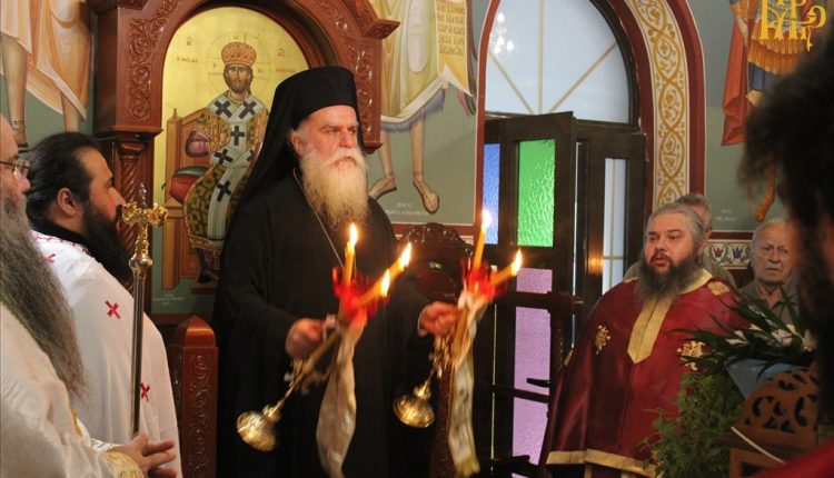 Ο-Μητροπολίτης-Άρτης-στον-πανηγυρίζοντα-Ιερό-Ναό-Τιμίου-Προδρόμου-στην-Πέρα-Καλεντίνη