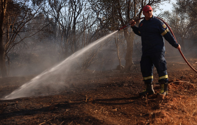 Φωτιά-στα-Γρεβενά:-Επιχειρεί-ισχυρή-δύναμη-πυροσβεστικής,-ήχησε-το-112