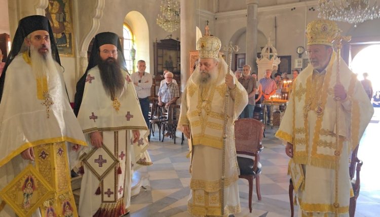 Αρχιερατικό-Συλλείτουργο-στις-Λεύκες-της-Πάρου