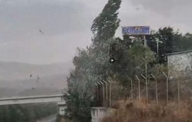 Η-κακοκαιρία-χτυπά-την-Ήπειρο-και-το-βόρειο-Ιόνιο-–-Πλημμύρισαν-δρόμοι-στην-Κέρκυρα,-πολύ-ισχυροί-άνεμοι-σε-Κοζάνη-και-Ιωάννινα