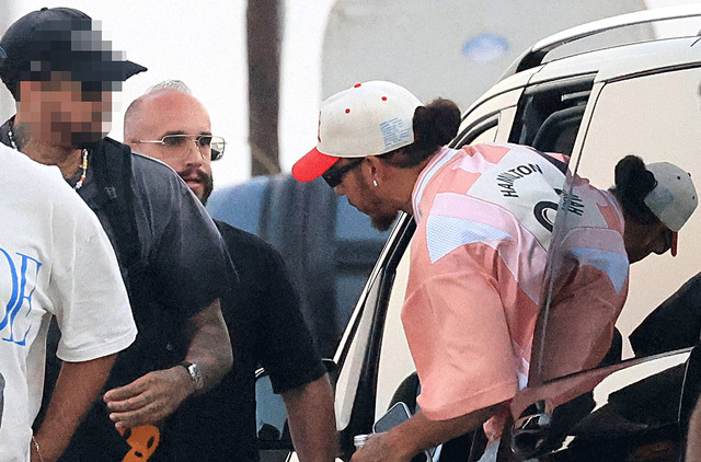 Λούις-Χάμιλτον:-Στη-Μύκονο-βρίσκεται-ο-rock-star-της-formula-1