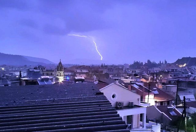 Καιρός:-Συνεχίζονται-και-σήμερα-τα-έντονα-φαιονόμενα-–-Ισχυρές-βροχές,-χαλάζι-και-καταιγίδες-σε-Δυτική-και-Βόρεια-Ελλάδα