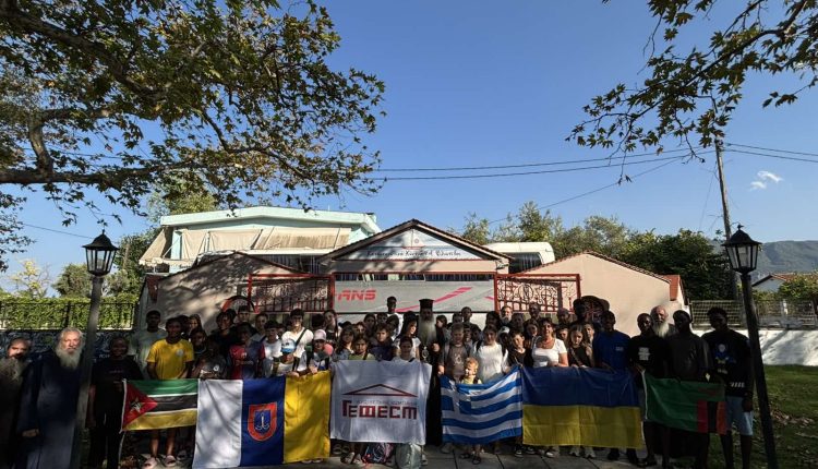 Η-γλώσσα-της-αγάπης-ένωσε-6-χώρες-στο-Καινούργιο-Λοκρίδος