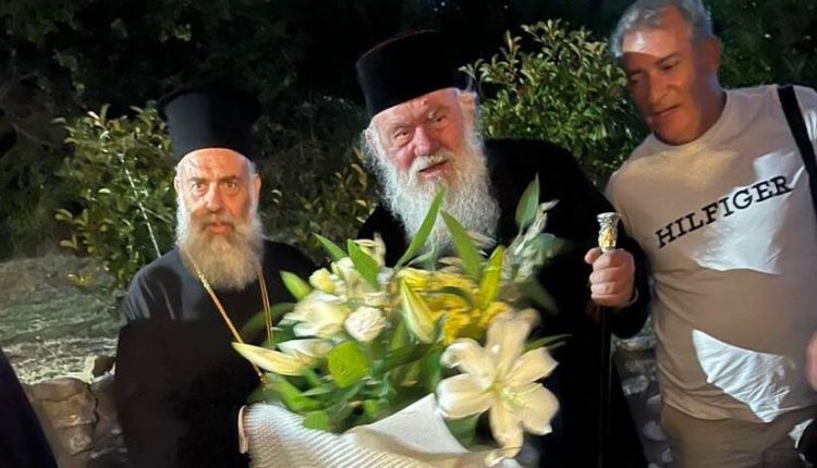 Η-άφιξη-του-Αρχιεπισκόπου-Ιερωνύμου-στην-Ιερά-Μητρόπολη-Θεσσαλιώτιδος