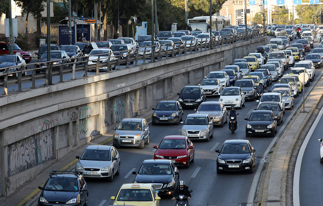 Κίνηση-τώρα:-Γέμισε-ξανά-η-Αθήνα-–-Μποτιλιάρισμα-σε-Κηφισό-και-Κηφισίας