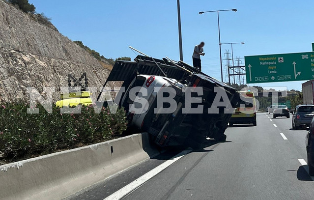 Τροχαίο-στην-Αττική-Οδό:-Αυτοκινητάμαξα-συγκρούστηκε-με-άλλο-φορτηγό-–-Δείτε-φωτογραφίες