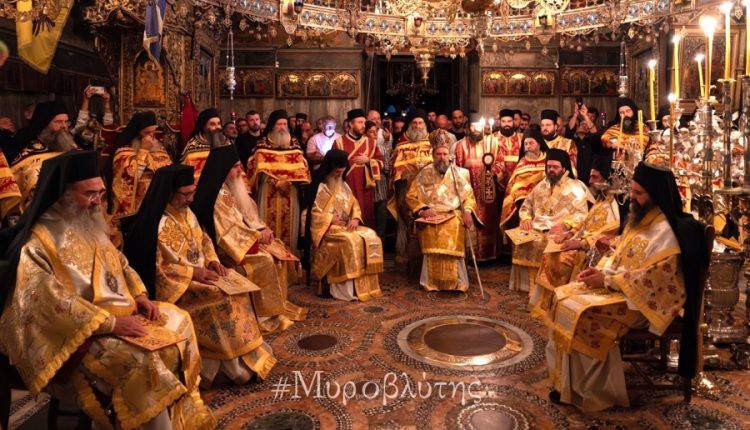 Ο-Μητροπολίτης-Μαρωνείας-στην-Ιερά-Μονή-Ιβήρων