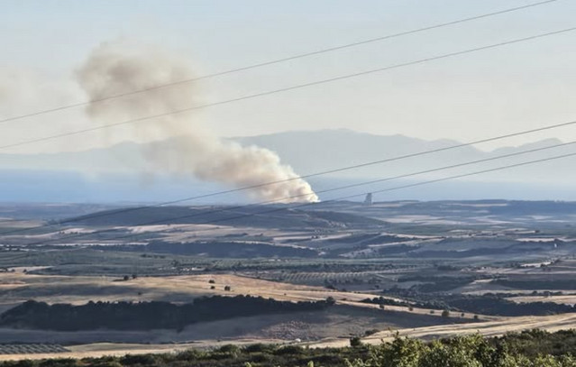 Φωτιά-στη-Νέα-Τρίγλια-Χαλκιδικής-–-Επιχειρούν-δύο-ελικόπτερα