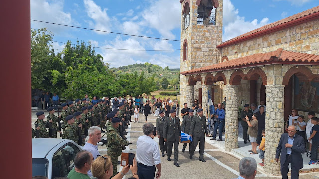 Ενταφιασμός-του-ΕΛΔΥΚάριου-Θεόδωρου-Ξένου-με-τιμές-Ήρωα