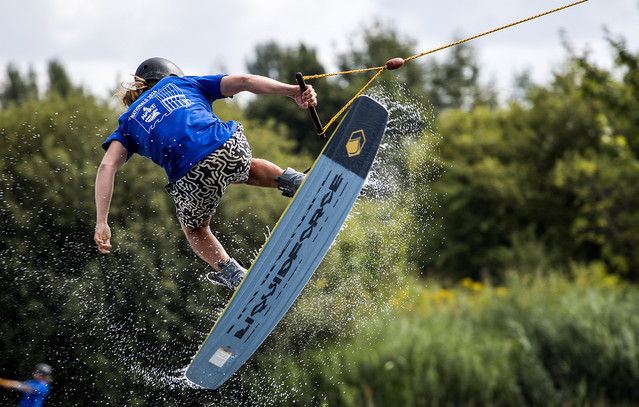 Τραυματίστηκε-κάνοντας-wakeboarding-στη-Σαντορίνη-27χρονος-–-Εξετάζεται-η-μεταφορά-του-σε-νοσοκομείο-της-Αθήνας