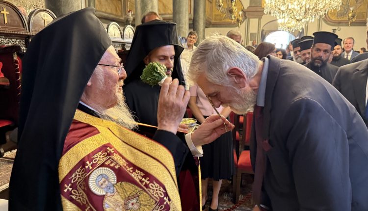 Στο-Φανάρι-για-την-εορτή-της-Ινδίκτου-ο-ΥΦΕΞ,-Γιάννης-Λοβέρδος