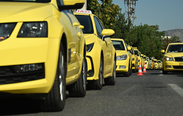 Τραβούν-χειρόφρενο-για-48-ώρες-οι-οδηγοί-ταξί