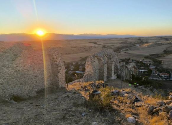 Ο-Μητροπολίτης-Κιλκισίου-στα-εγκαινία-του-έργου-φωτισμού-και-μακροανάδειξης-του-Βυζαντινού-Φρουρίου-Γυναικοκάστρου