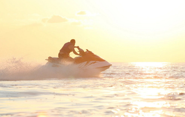 19χρονος-τραυματίστηκε-με-τζετ-σκι-στο-Ρέθυμνο-–-Μεταφέρθηκε-στο-νοσοκομείο