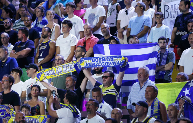 eurobasket-2025:-Βόσνιοι-οπαδοί-προσπάθησαν-να-κλέψουν-ελληνικές-σημαίες