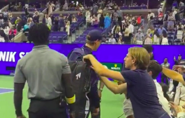 us-open:-Θεατής-προσπάθησε-να-κλέψει-τον-Σίνερ-στον-αγώνα-με-τον-Μπούμπλικ