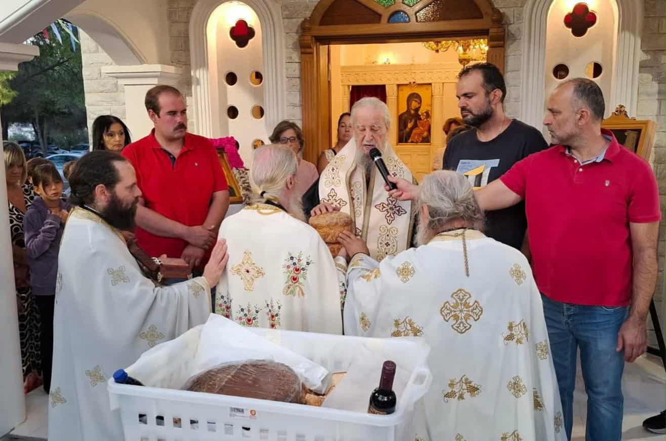 Αρχιερατικός-Εσπερινός-Ανακομιδής-Λειψάνων-Αγίου-Νεκταρίου-στο-Κέντρο-Υγείας-Αλιβερίου