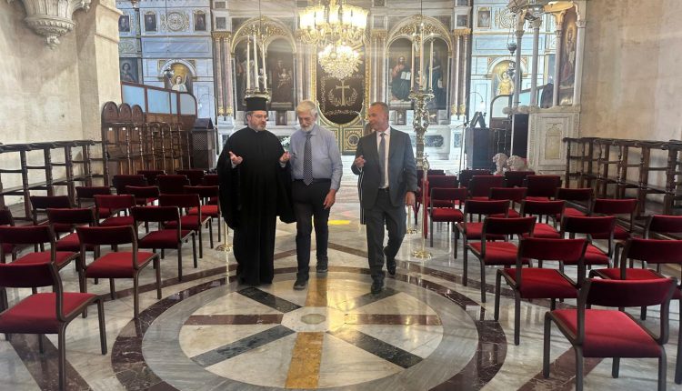 Ο-Υφυπουργός-Εξωτερικών-της-Ελλάδος-στην-Αγία-Τριάδα-Σταυροδρομίου-Κωνσταντινούπολης