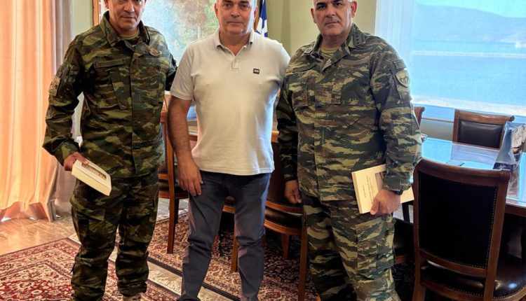 Συνάντηση-με-τον-νέο-Διοικητή-της-ΥΔΥΠΝ.-στο-γραφείο-του-Αντιπεριφερειάρχη-Αργολίδας-Βασίλη-Σιδέρη-–-Περιφέρεια-Πελοποννήσου