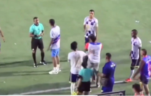 Κολομβία:-Ποδοσφαιριστής-χαστούκισε-γυναίκα-διαιτητή