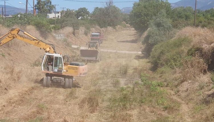 Σε-εξέλιξη-οι-εργασίες-καθαρισμού-του-ποταμού-Ξηριά-στο-Άργος-από-την-Περιφέρεια-Πελοποννήσου-–-Περιφέρεια-Πελοποννήσου