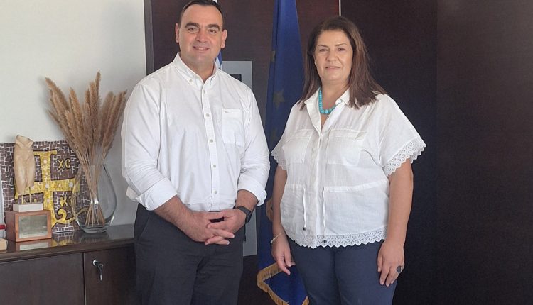 Εθιμοτυπική-Συνάντηση-του-Αντιπεριφερειάρχη-Λακωνίας-Θεόδωρου-Βερούτη-με-τη-νέα-Διοικήτρια-του-Γενικού-Νοσοκομείου-Λακωνίας-Πέρρυ-Τρουπή-–-Περιφέρεια-Πελοποννήσου