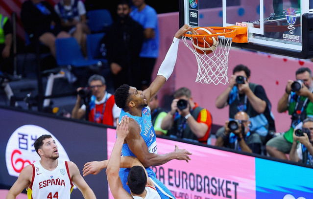 Ισπανία-–-Ελλάδα-86-90:-Νίκησε,-πήρε-την-1η-θέση-και-έκλεισε-ραντεβού-με-το-Ισραήλ-στους-«16»