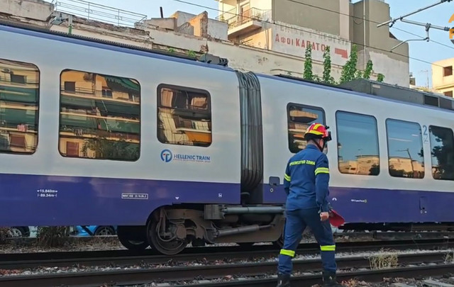 Συρμός-του-προαστιακού-παρέσυρε-και-σκότωσε-πεζό-στην-Κωνσταντινουπόλεως-–-Οι-πρώτες-εικόνες-από-το-σημείο
