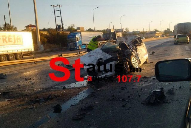 Αιματηρό-τροχαίο-στη-Θεσσαλονίκη:-ΙΧ-τούμπαρε-και-πέρασε-στο-αντίθετο-ρεύμα,-ένας-νεκρός-κι-ένας-τραυματίας