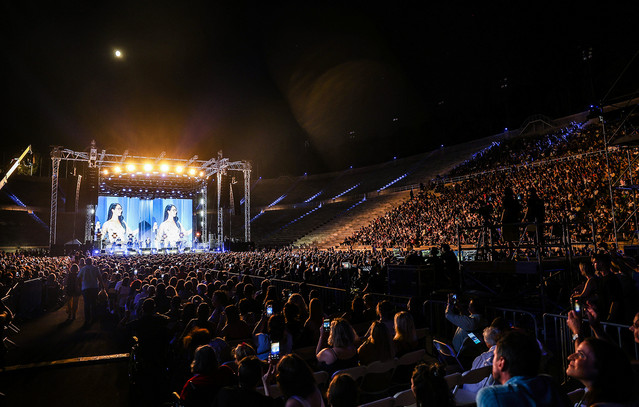 Πλήθος-κόσμου-και-συγκίνηση-στη-μεγάλη-συναυλία-για-τον-Στέλιο-Καζαντζίδη-–-«Σείστηκε»-το-Καλλιμάρμαρο