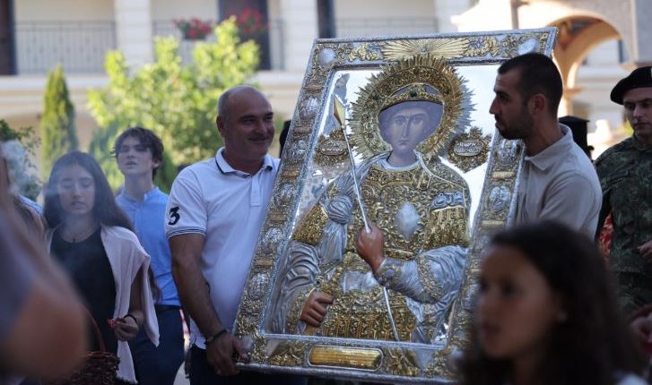 Πιστό-αντίγραφο-της-εικόνας-του-Αγίου-Γεωργίου-εκ-της-Μονής-Ζωγράφου-υποδέχθηκαν-στη-Μονή-Κρεμίκοφ