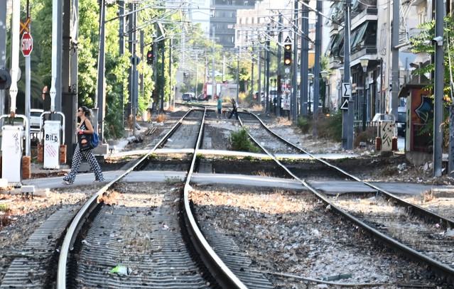 Ηλικιωμένος-ο-άνδρας-που-παρασύρθηκε-και-διαμελίστηκε-από-συρμό-του-προαστιακού-στο-Μεταξουργείο-–-Η-ανακοίνωση-της-hellenic-train