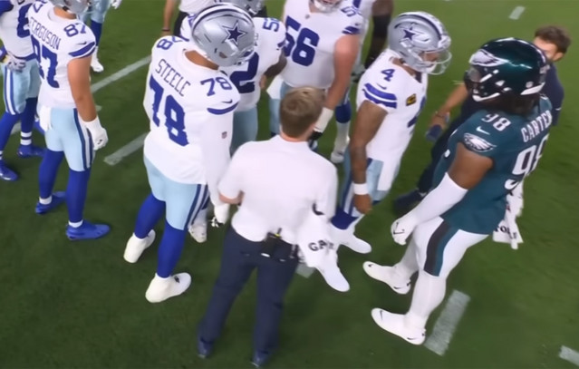 Αποβλήθηκε-έξι-δευτερόλεπτα-μετά-την-έναρξη-του-αγώνα-για-την-αψυχολόγητη-κίνησή-του-–-Δείτε-το-βίντεο