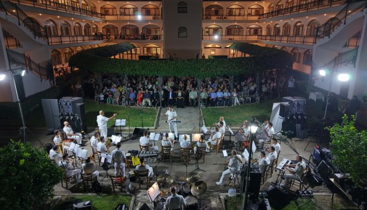 Μεγαλειώδης-Συναυλία-της-Μπάντας-του-Πολεμικού-Ναυτικού-στην-Αγία-Ερμιόνη-Στυλίδας