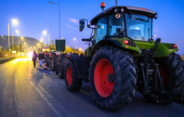 Μπλόκο-διαμαρτυρίας-από-τους-αγροτοκτηνοτρόφους-στο-Ηράκλειο-–-Ζητούν-καταβολή-όλων-των-νόμιμων-πληρωμών