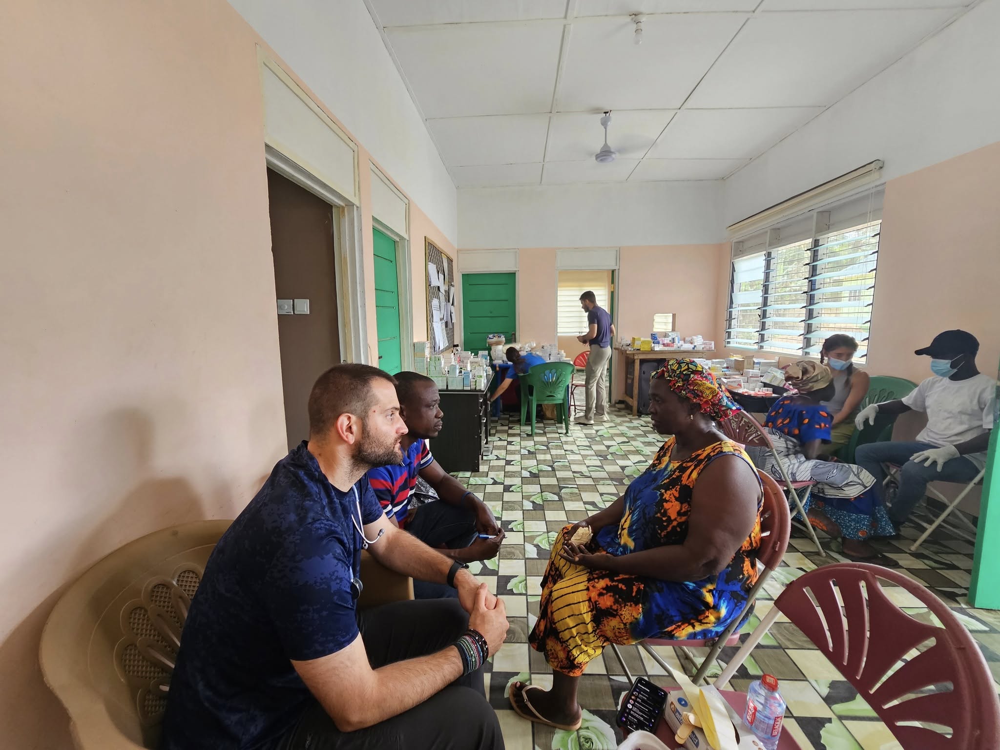 Ιερά-Μητρόπολη-Άκκρας-και-Έλληνες-γιατροί-προσέφεραν-δωρεάν-περίθαλψη-σε-ασθενείς-στη-Γκάνα
