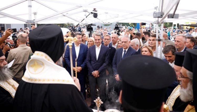 Στον-αγιασμό-για-την-έναρξη-λειτουργίας-της-89ης-ΔΕΘ-ο-Κυρ.-Μητσοτάκης