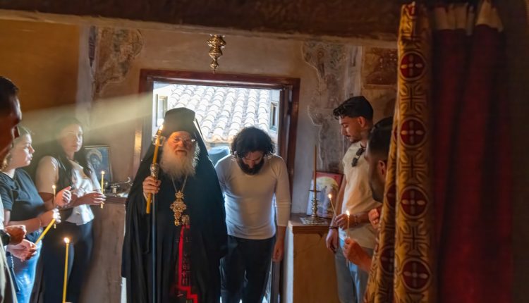 Κουρά-μοναχού-στην-Ιερά-Μονή-Αστερίου-(ΦΩΤΟ)