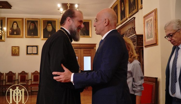 Στον-Μητροπολίτη-Θεσσαλονίκης-ο-Υπουργός-Εθνικής-Άμυνας,-Νίκος-Δένδιας