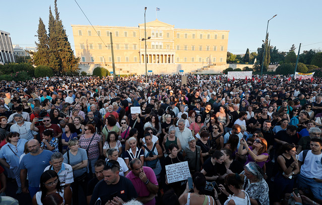 Σε-εξέλιξη-συγκέντρωση-στο-Σύνταγμα-για-τα-Τέμπη