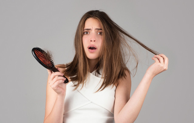 Πόσο-αποτελεσματικές-είναι-οι-θεραπείες-για-τη-γυναικεία-τριχόπτωση;-Τι-λένε-οι-ειδικοί