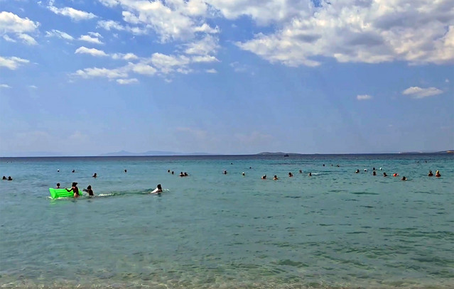 Στις-παραλίες-για-τα-«τελευταία-μπάνια»-οι-Αθηναίοι,-σύμμαχος-οι-υψηλές-θερμοκρασίες-–-Δείτε-βίντεο