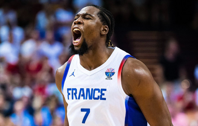 eurobasket-2025:-Νεύρα-Γιαμπουσέλε-με-Γεωργιανό-δημοσιογράφο-–-«Ηρέμησε,-δεν-είσαι-παίκτης»