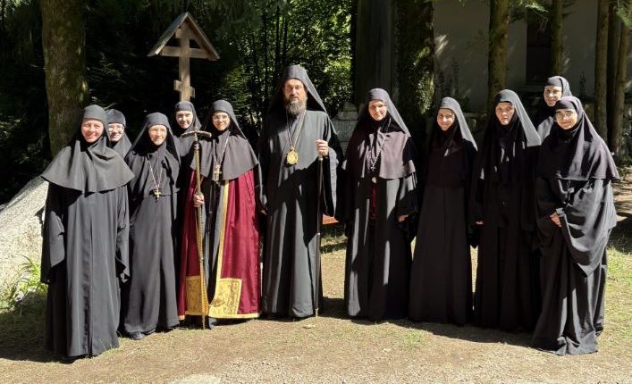 Ενθρόνιση-Ηγουμένης-Ιωνίας-στην-Ιερά-Μονή-Κοιμήσεως-της-Υπεραγίας-Θεοτόκου-στην-uchon-της-Γαλλίας