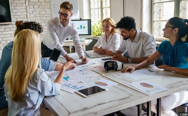 Αρνητική-η-στάση-των-εργαζομένων-για-13ωρη-εργασία,-θετική-αποδοχή-ψηφιακής-κάρτας-και-μειωμένου-ωραρίου